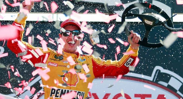 Visit Joey Logano se llevó la victoria en Richmond page