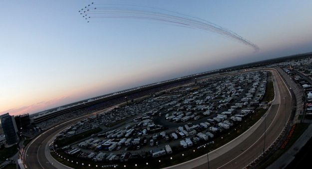 Visit Horario completo para las carreras de la NASCAR en Texas page