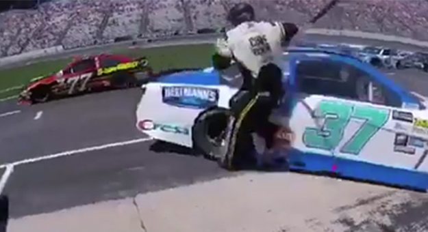 Visit Increíble video del accidente en los pits de Texas page