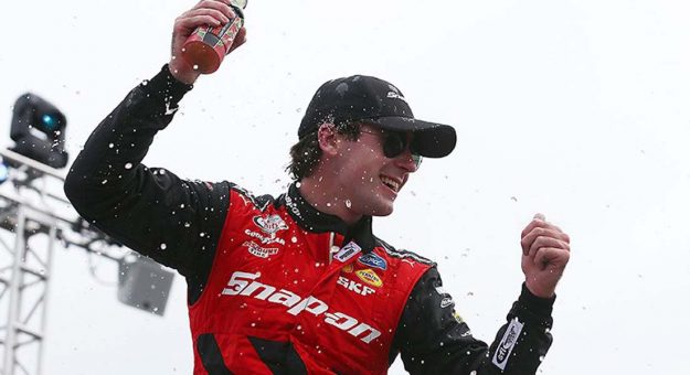 Visit Ryan Blaney ganó la carrera de la XFINITY Series en Charlotte page