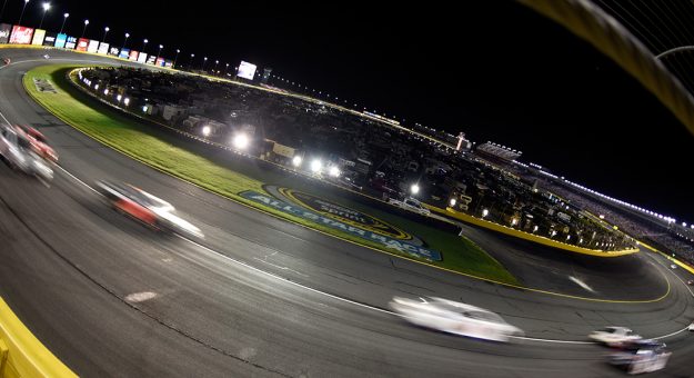 Visit Guía para las carreras de la NASCAR del fin de semana en Charlotte page