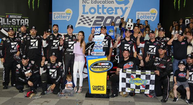 Visit Kyle Busch ganó su 7ma. Carrera de la Truck Series en Charlotte page