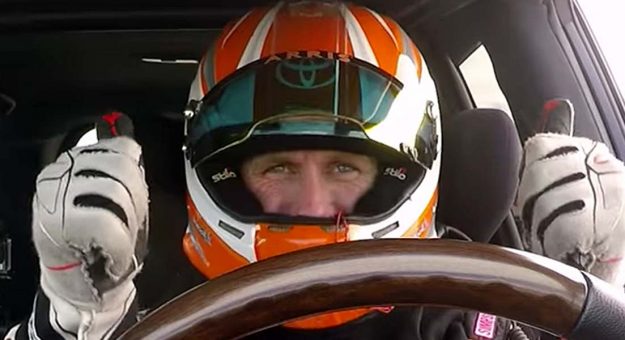 Visit Carl Edwards estableció récord de velocidad en una SUV page