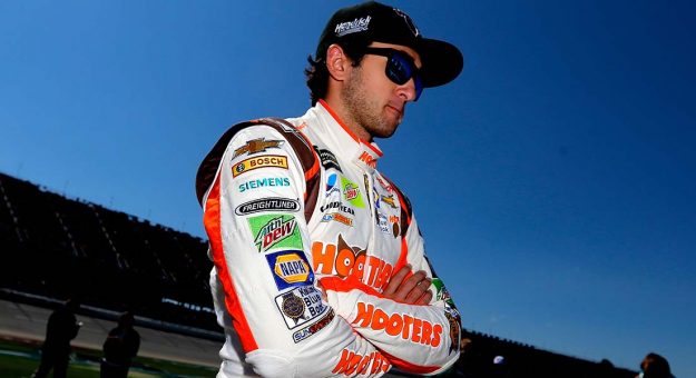 Visit Chase Elliott listo para volver a la pista de Kansas page