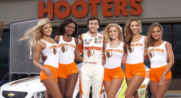 Visit Hooters correrá con Chase Elliot esta temporada page