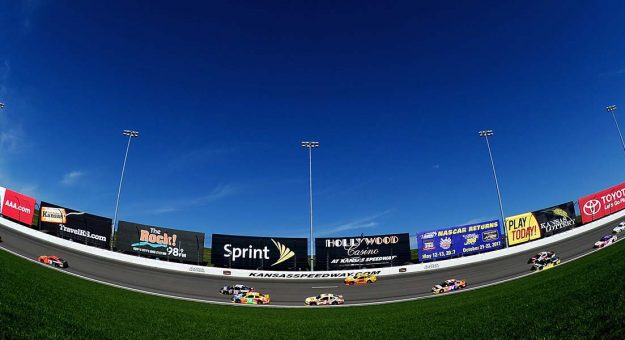 Visit Guía para las carreras de la NASCAR en Kansas page
