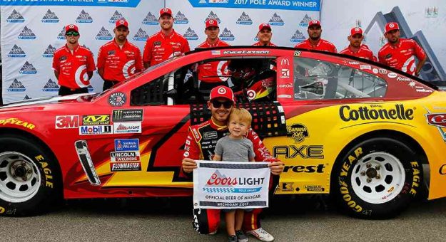 Visit Kyle Larson ganó la Pole Position en Michigan page