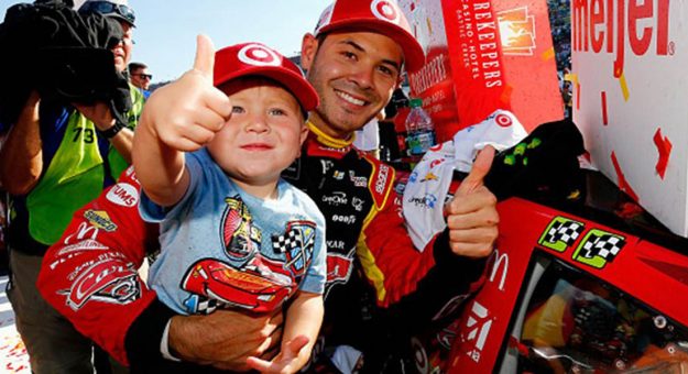 Visit Kyle Larson dominó y ganó la FireKeepers Casino 400 en Michigan page