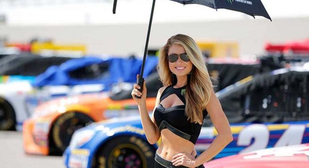 Visit Las Monster Energy Girls en las pistas de la NASCAR page