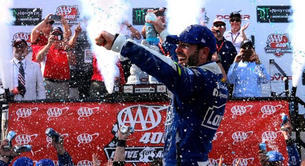 Visit Jimmie Johnson ganó en Dover y empató a su ídolo Cale Yarborough page