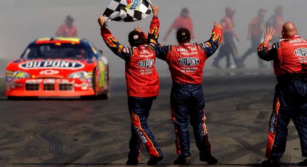 Visit Fotos: Reyes del circuito mixto de la NASCAR page