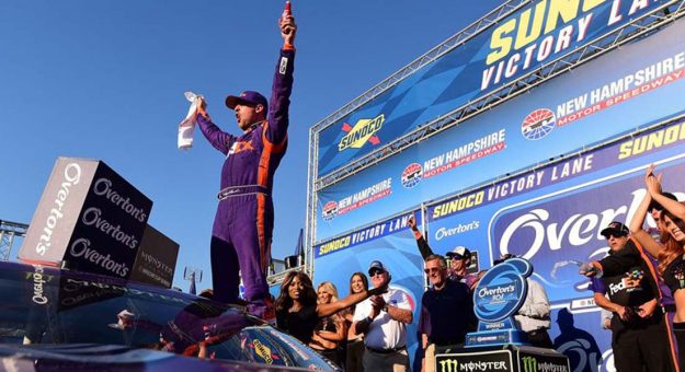 Visit Denny Hamlin ganó la Overton’s 301 en New Hampshire page