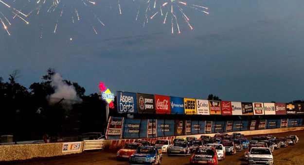 Listos para el Eldora Dirt Derby de la Truck Series en pista de tierra