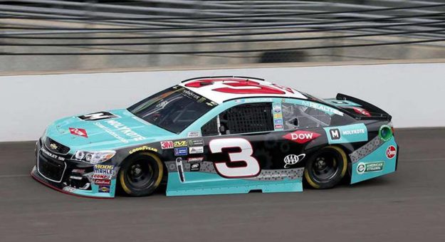 Visit Todos los autos para la Brickyard 400 page