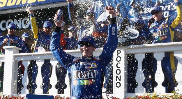 Visit Kyle Busch por fin ganó en 2017 y sumó a Pocono a lista de banderas a cuadros page