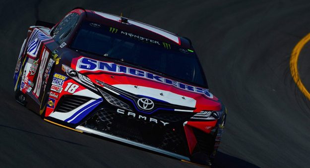 Visit Kyle Busch ganó la Pole Position para la Quaker State 400 en Kentucky page