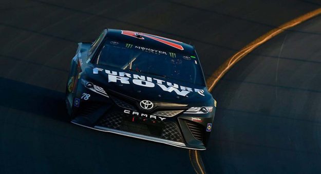 Visit Martin True Jr. ganó la Quaker State 400 en Kentucky page