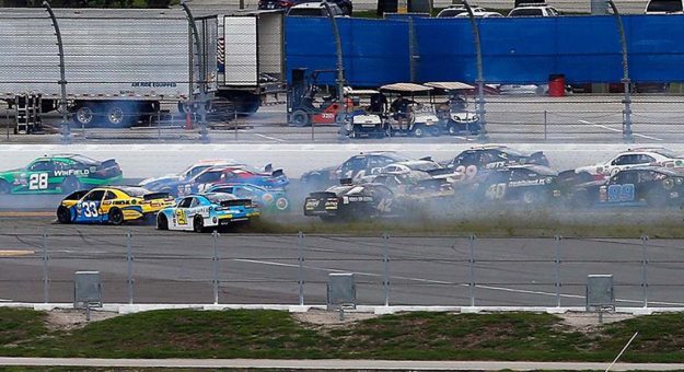Visit William Byron ganó la carrera de la XFINITY Series en Daytona page