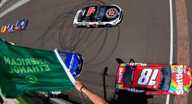 Visit La Brickyard 400 en vivo desde Indianápolis page