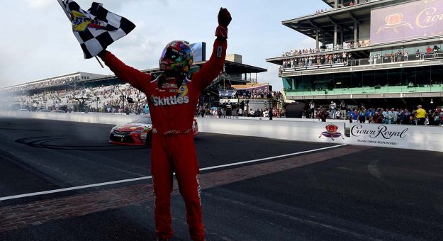 Visit Kyle Busch en busca de su 3ra. victoria seguida en Indianápolis page