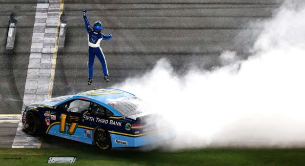 Visit Ricky Stenhouse Jr. ganó en Daytona en noche accidentada page