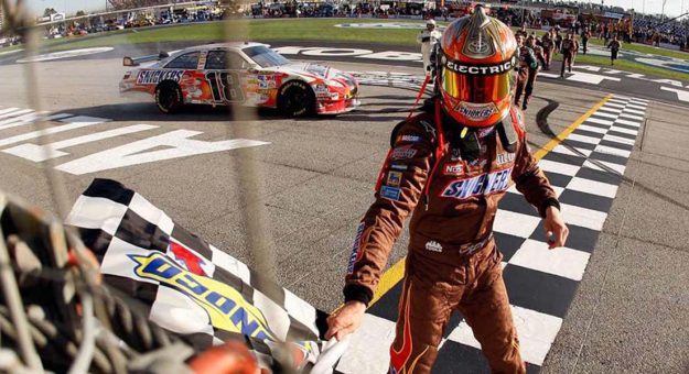 Visit Las 100 victorias de la Toyota en la NASCAR page