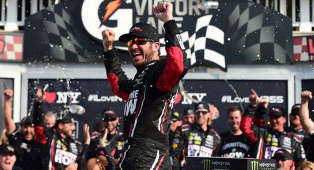 Martin Truex Jr. ganó en Watkins Glen