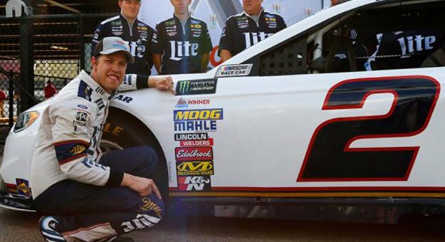 Visit Brad Keselowski a la Pole en Michigan con 1-2 para Team Penske page