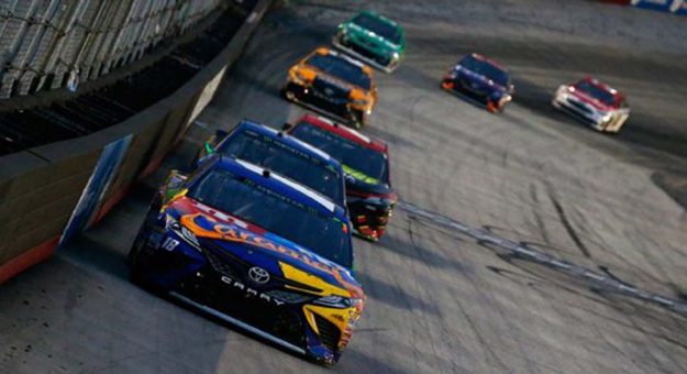 Visit Kyle Busch completó la trifecta en Bristol page