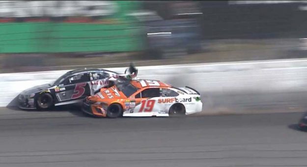 Visit Kasey Kahne chocó con Daniel Suárez y lo sacó de la carrera page
