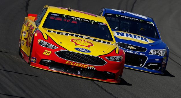 Visit Chase Elliott con la victoria en la mira en Michigan  page