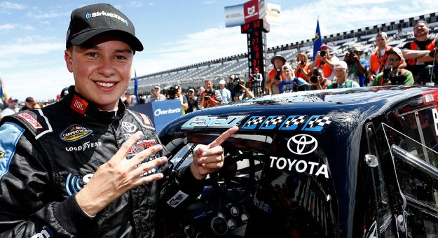 Visit Christopher Bell por la quinta victoria en Michigan page