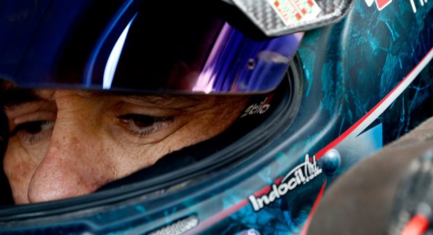 Elliot Sadler en busca de la victoria en Mid-Ohio