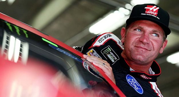 Visit Clint Bowyer disfruta su papel de “cazador” en Bristol page