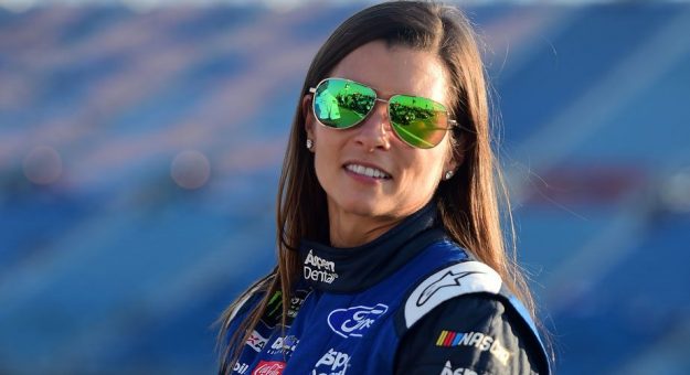 Visit Danica Patrick tiene futuro incierto en la NASCAR, pero está tranquila page