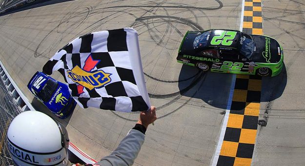 Visit Ryan Blaney se llevó la victoria de la XFINITY Series en Dover page