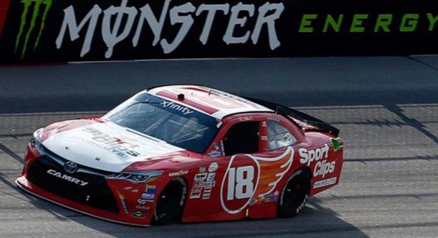 Denny Hamlin ganó la carrera de la XFINITY Series en Darlington