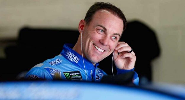 Visit Kevin Harvick se unió al club de las 600 carreras en la Monster Energy page