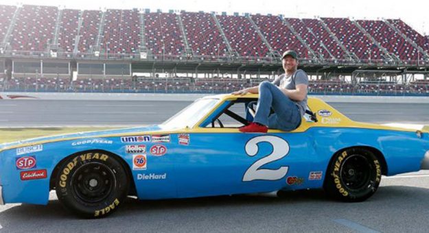 Visit Los regalos por la despedida de Dale Earnhardt Jr. page