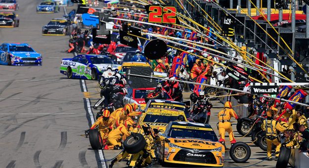 Visit Guía para las carreras del fin de semana de la NASCAR en Kansas page