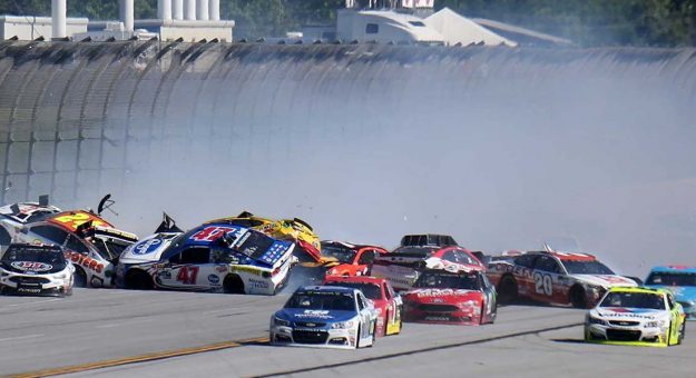 Visit Los peores accidentes de la NASCAR en Talladega page