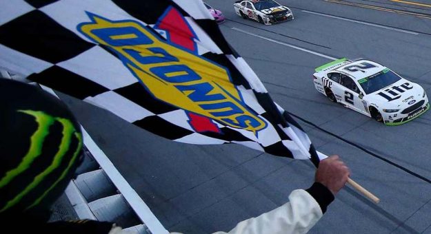 Visit Brad Keselowski sobrevivió el caos para ganar en Talladega page