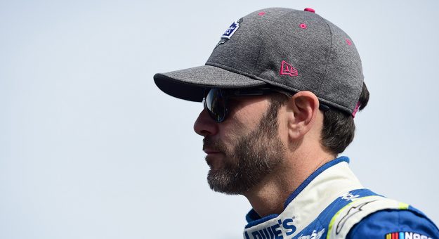 Visit Jimmie Johnson solo cree en la victoria en la Ronda de los 8 de los Playoffs page