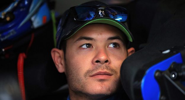 Visit Kyle Larson quedó fuera de acción en Kansas por problemas mecánicos page