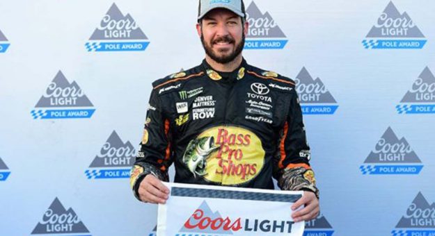 Visit Martin Truex Jr. ganó la Coors Light Pole Position en Kansas page