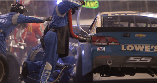 En el Taller con NASCAR – 11 galones de gasolina en 10 segundos