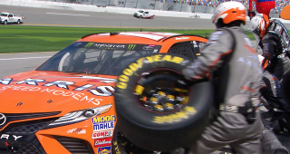En el Taller con NASCAR – El secreto de las tuercas en las llantas