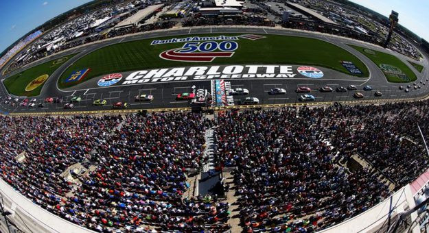 Visit Adelantado el horario de la Bank of America 500 para el domingo a la 1:10 PM page