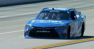 Daniel Suárez en el Taller NASCAR con PEAK