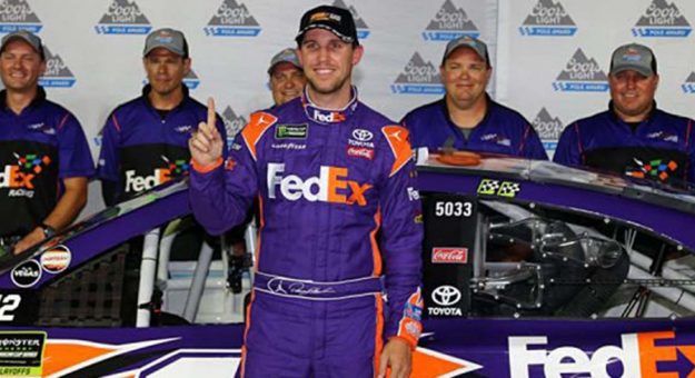 Visit Denny Hamlin ganó la Coors Light Pole en Charlotte page